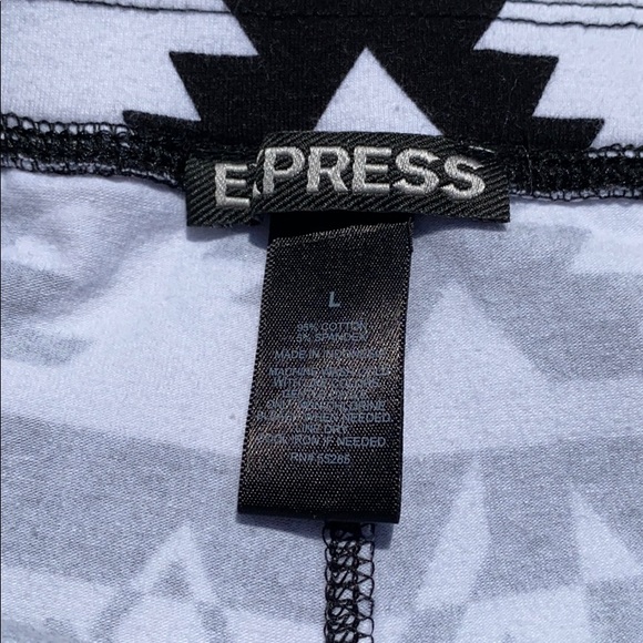 Express black and white Aztec print leggings - Picture 3 of 5